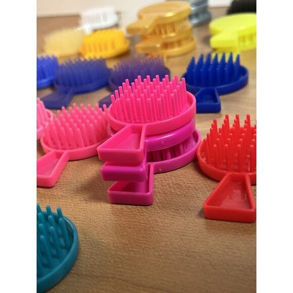 Huge Lot Of L.O.L. MGA Surprise Doll Brushes - Picture 5 of 5